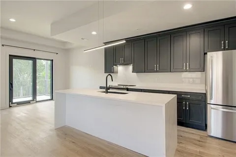 200 West Gregory Boulevard - 103